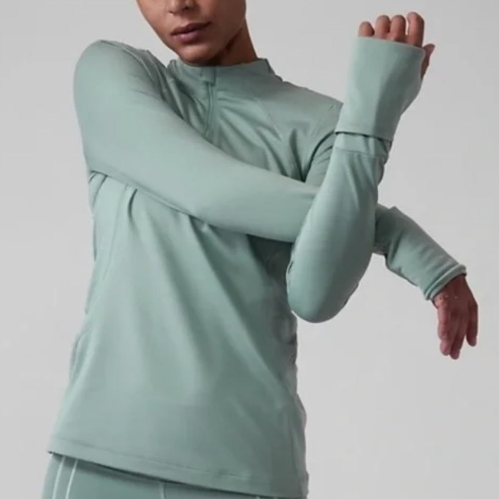 Athleta Whistler mock neck zip top EUC small